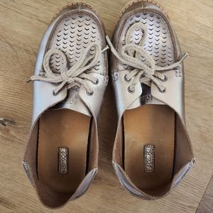 Olukai lace up Moku size 7